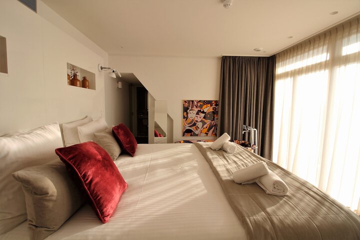 Room 34 of 105