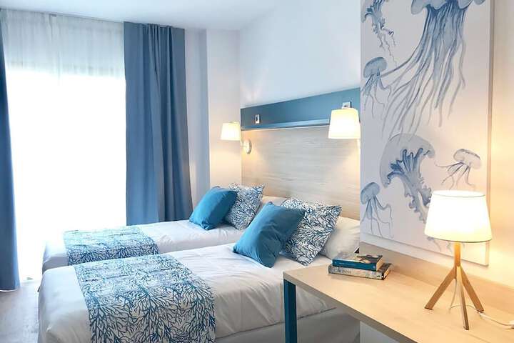 Room 4 of 90