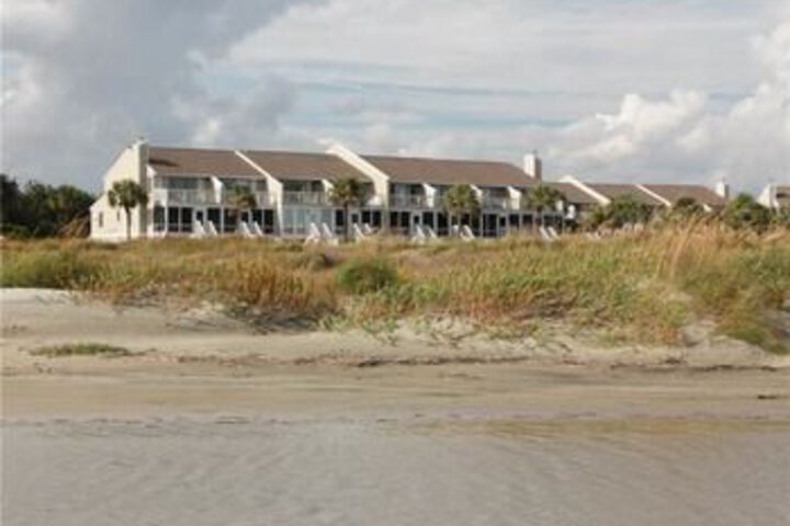 Beach Club 25 by RedAwning