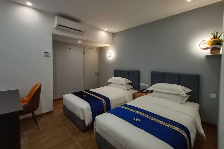 Room 6 of 36