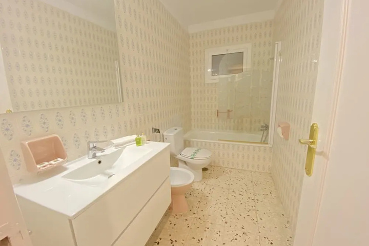Room 8 of 22