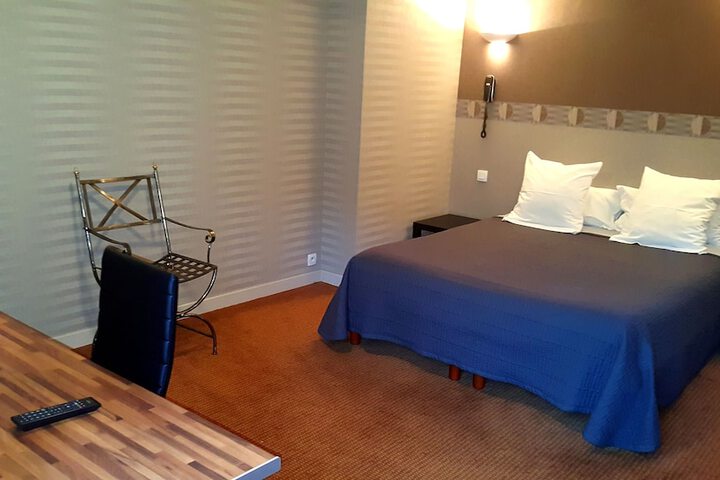 Room 8 of 14