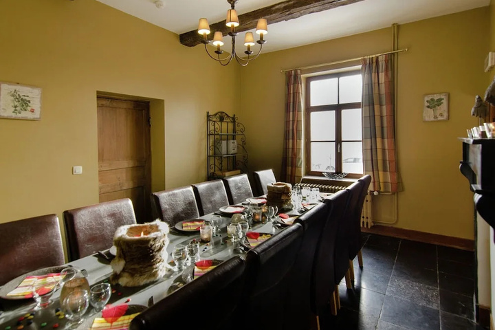 Dining 13 of 17