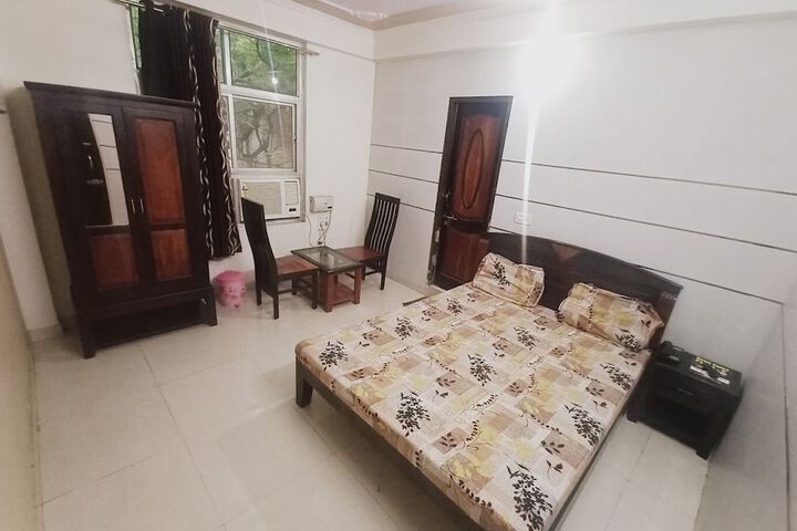 Room 5 of 15