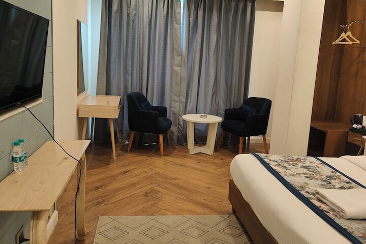 Room 28 of 53