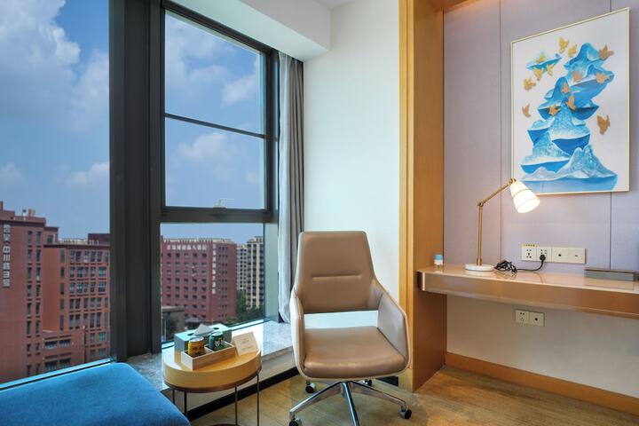 Room 52 of 73