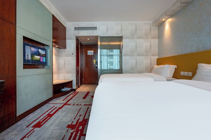 Room 51 of 103