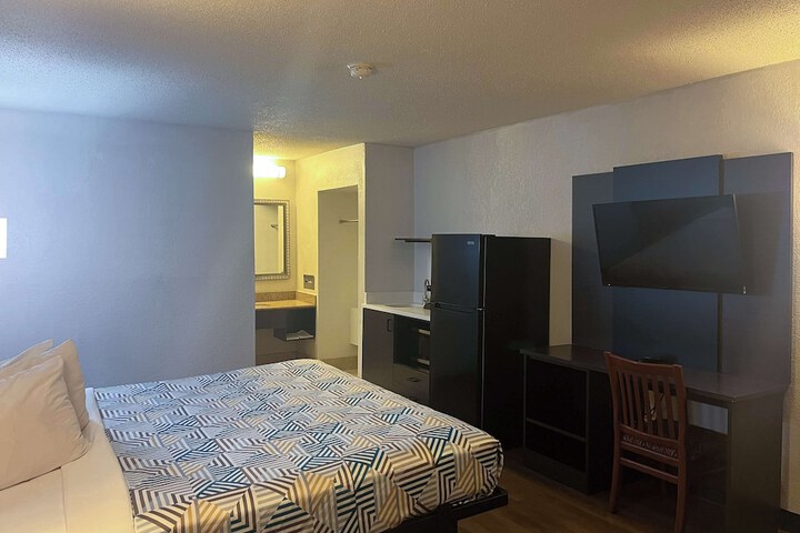 Room 8 of 14