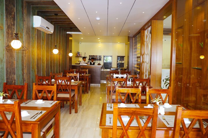 Dining 45 of 57