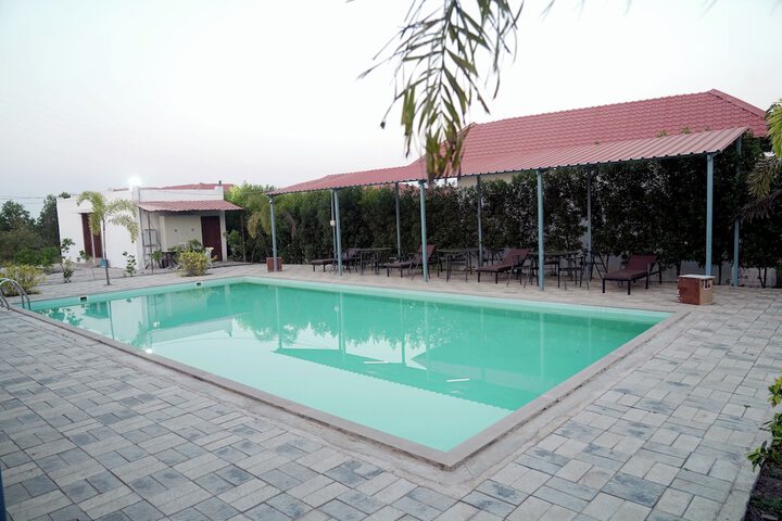 Pool 12 of 41