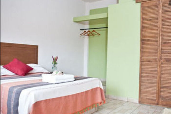 Room 6 of 10
