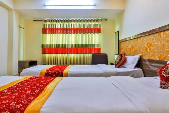 Room 7 of 12