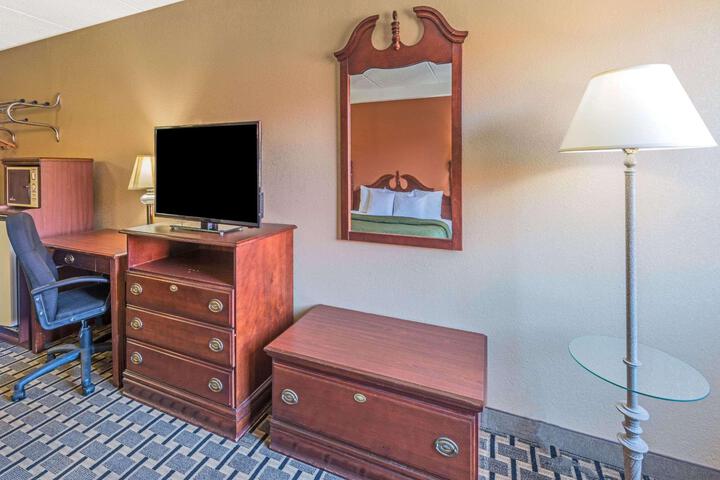 2 Queen Beds (5 of 34)