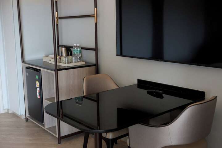 Room 41 of 212