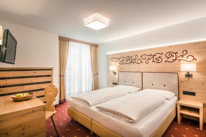 Room 16 of 33