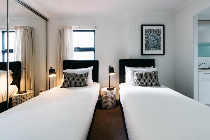 Room 33 of 60