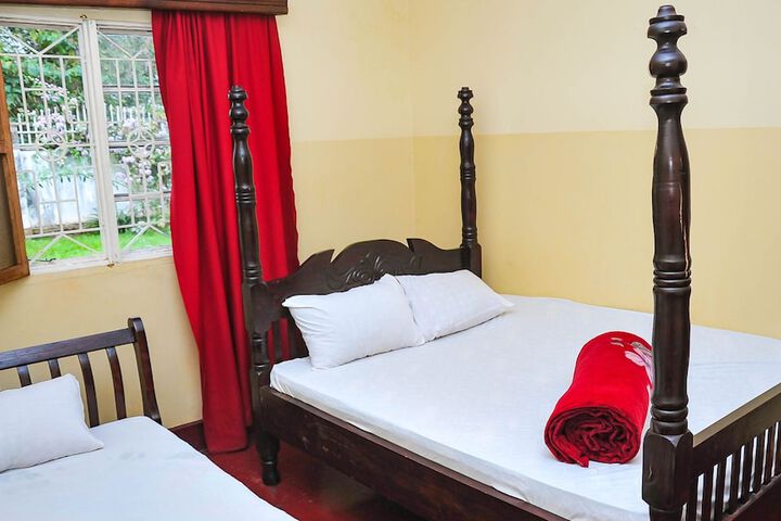 Room 10 of 12