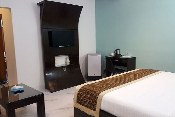 Room 15 of 40