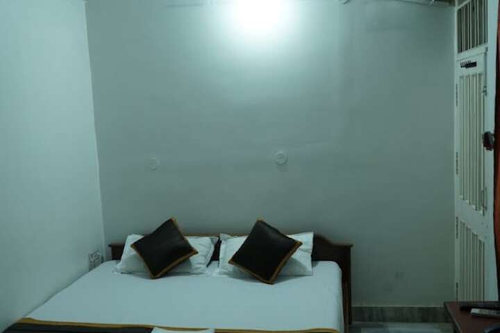 Room 10 of 15