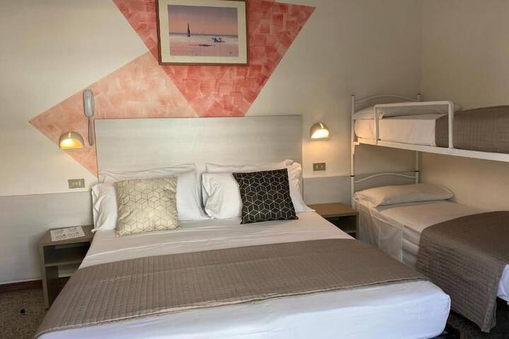 Room 12 of 27