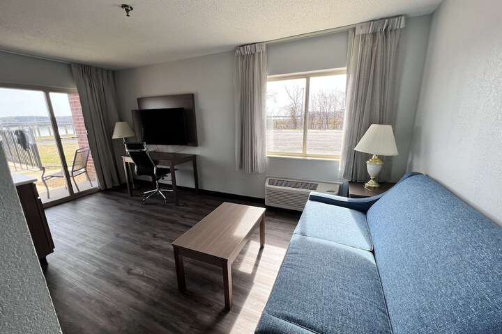 1 King Bed Suite (10 of 24)