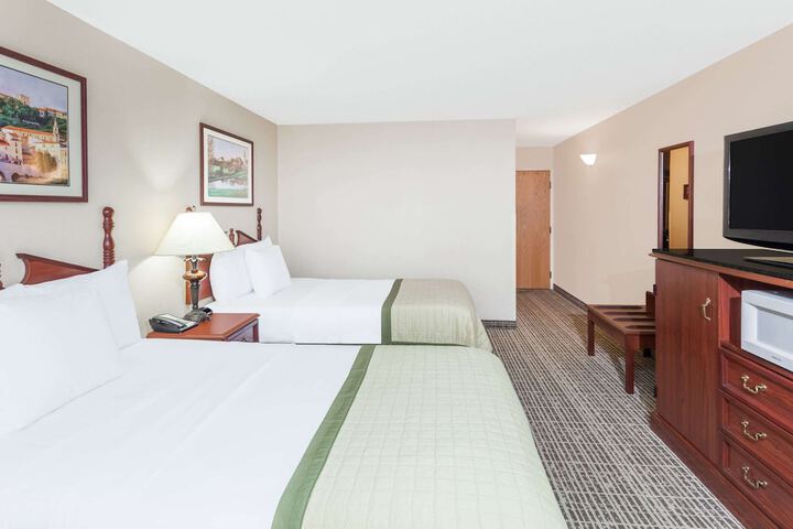 1 King Bed (2 of 11)