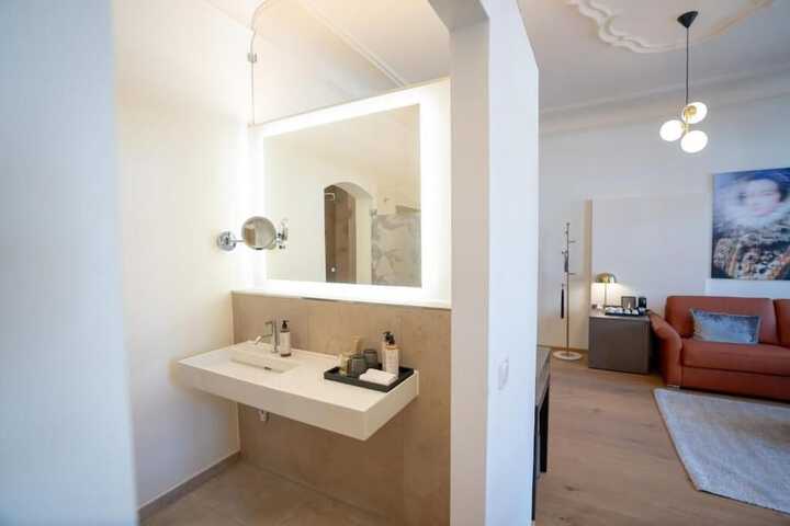 Room 42 of 48