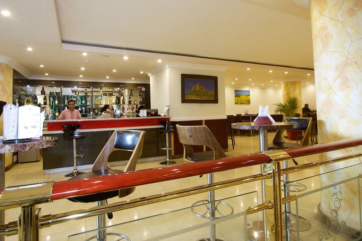 Lounge 64 of 81