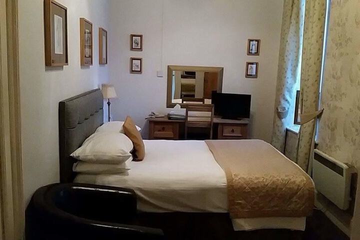 Room 17 of 31