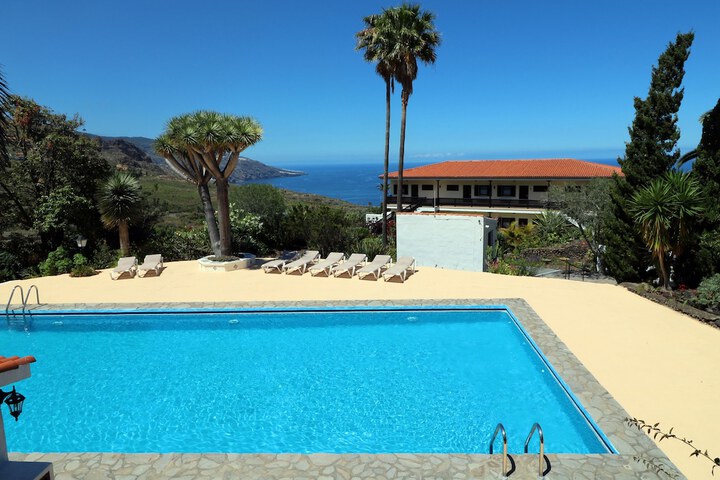 Hotel Pool