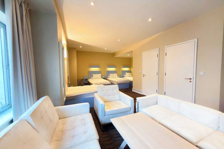 Room 44 of 80