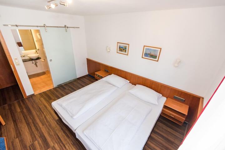 Room 10 of 21