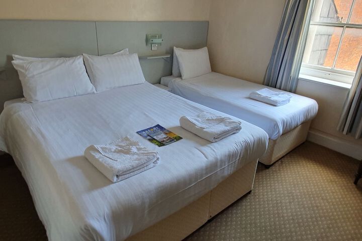 Room 10 of 93