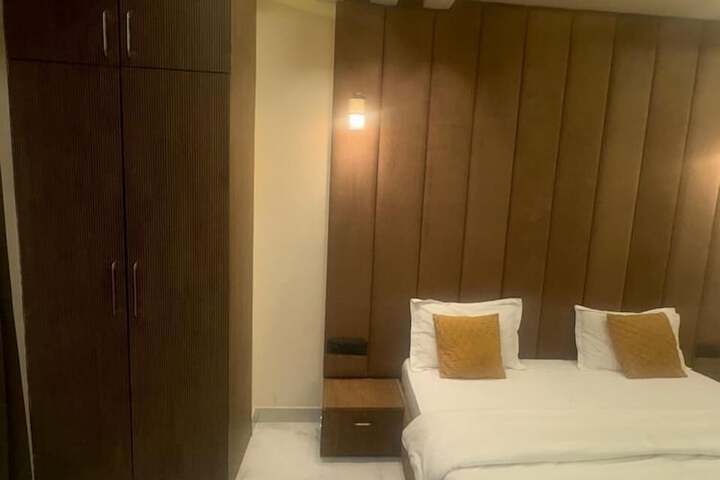 Room 43 of 63