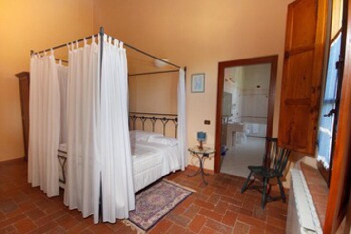 Room 18 of 21