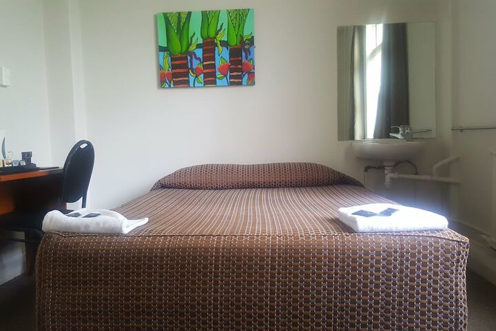 Room 4 of 41