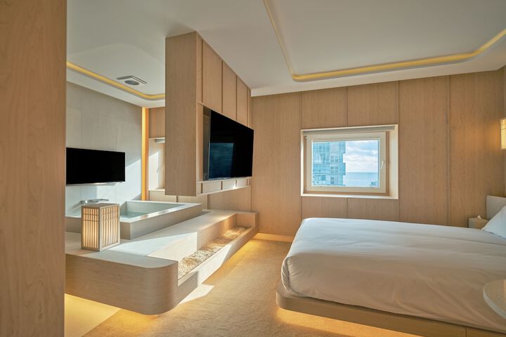 Room 47 of 142