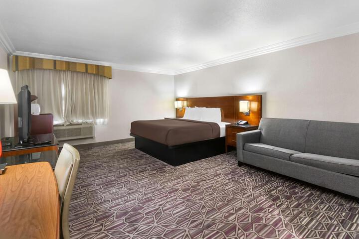 1 King Bed Microwave and Refrigerator Full Breakfast (5 of 19)