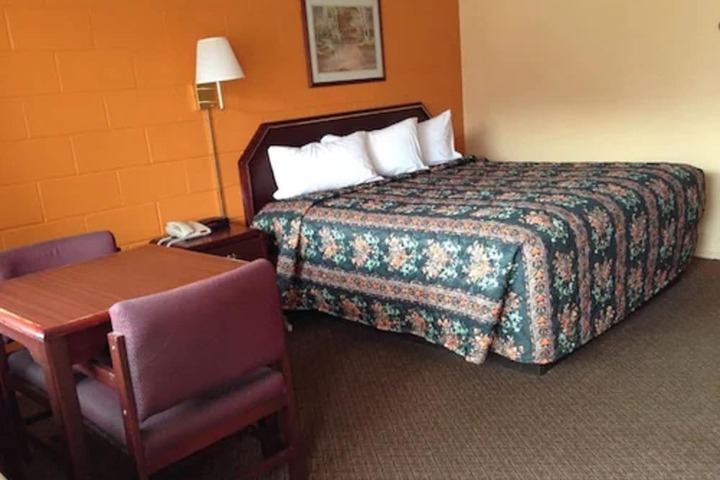 Room 10 of 24