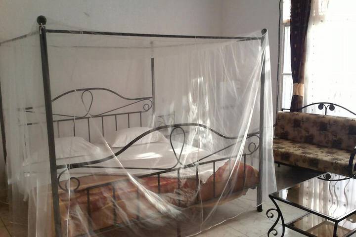 Room 14 of 40