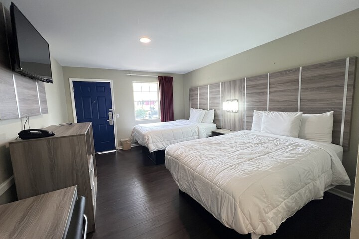 2 Double Beds (1 of 7)