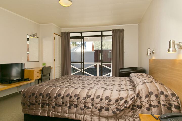 Room 3 of 52