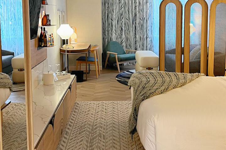 Room 8 of 70