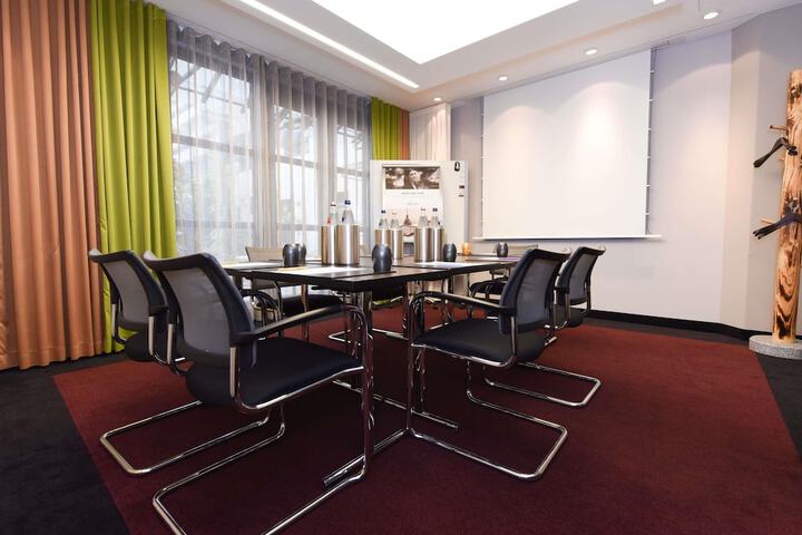 Business Center 135 of 145