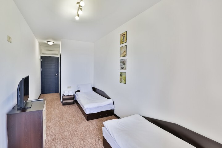 Room 7 of 13