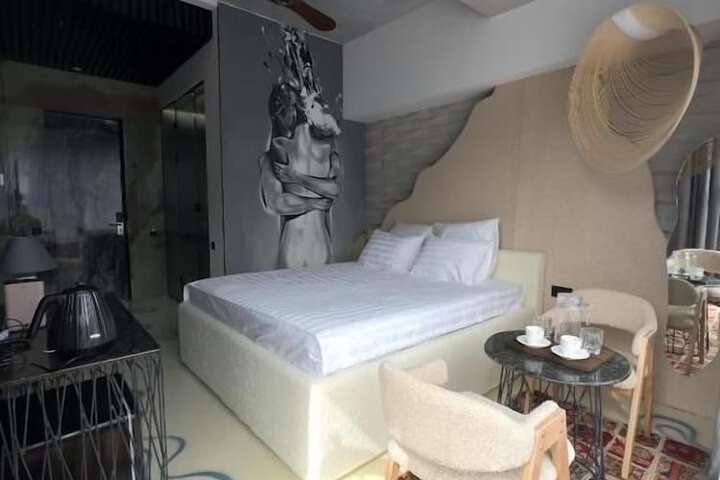 Room 5 of 38