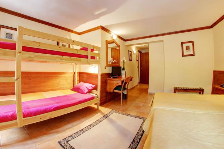 Room 6 of 53