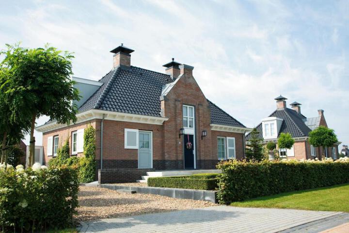 Stately luxury villa with two bathrooms 2km from Appelscha