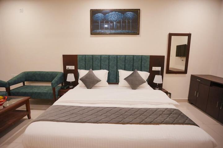 Room 6 of 34