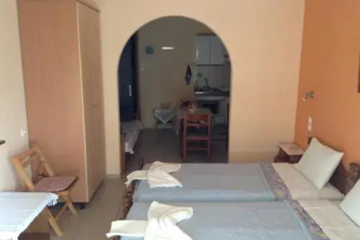 Room 4 of 17